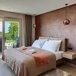 Modern Blagdan With Pool In Porec
