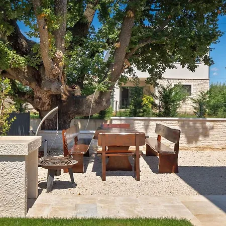 Villa Modern Blagdan With Pool In Porec *