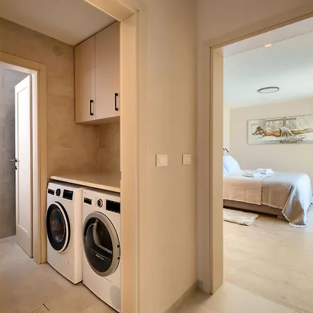 Modern Blagdan With Pool In Porec *