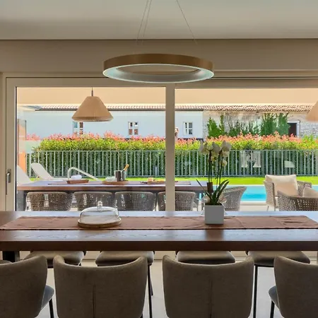 Modern Blagdan With Pool In Porec