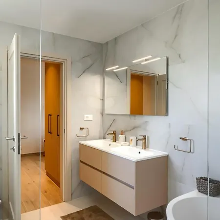 Modern Blagdan With Pool In Porec * Nova Vas