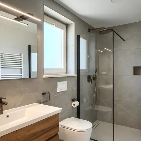 Modern Blagdan With Pool In Porec * Nova Vas