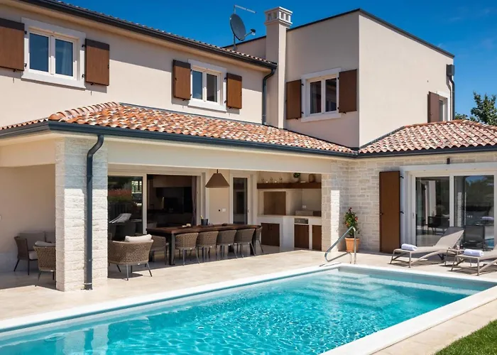 Modern Blagdan With Pool In Porec Nova Vas (Porec)