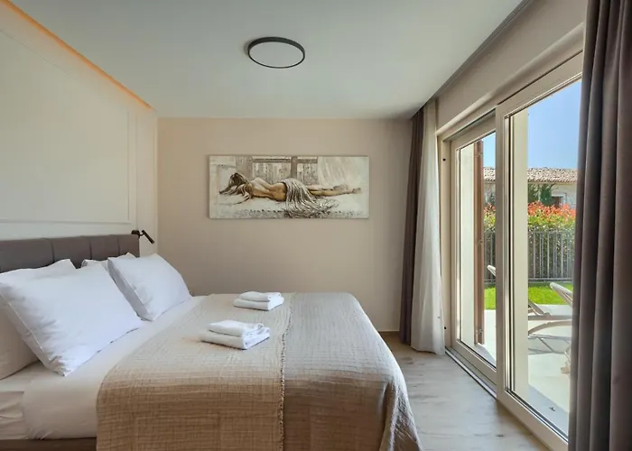 Modern Blagdan With Pool In Porec Vila *