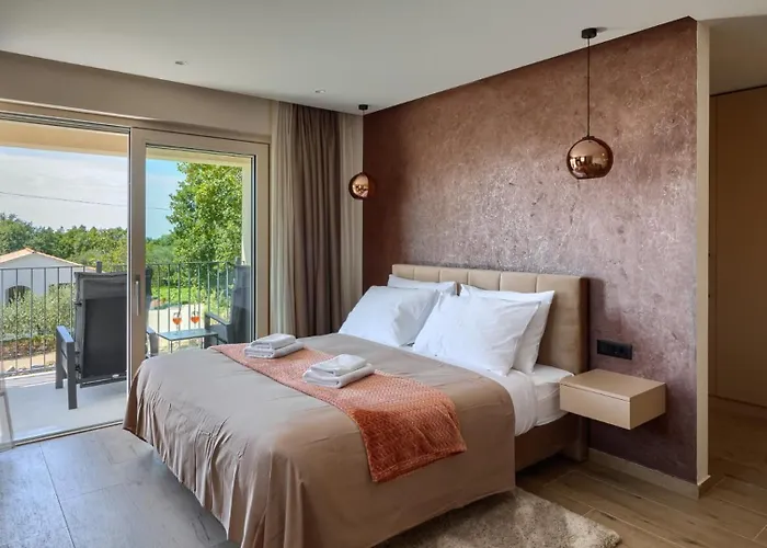 Modern Blagdan With Pool In Porec