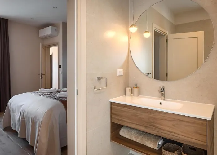 Modern Blagdan With Pool In Porec *