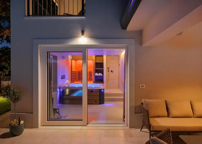 Vila Modern Blagdan With Pool In Porec