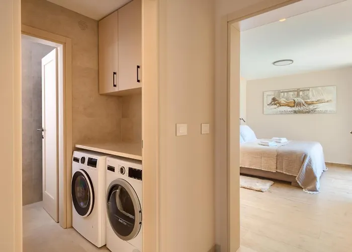 Modern Blagdan With Pool In Porec