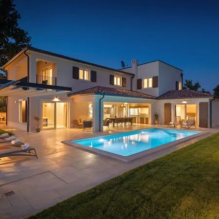 Modern Blagdan With Pool In Porec Вилла *