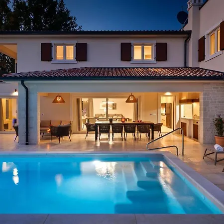 Modern Blagdan With Pool In Porec * Nova Vas (Porec)