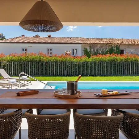Modern Blagdan With Pool In Porec Нова-Вас