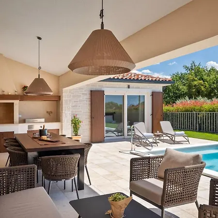 Modern Blagdan With Pool In Porec * Nova Vas (Porec)