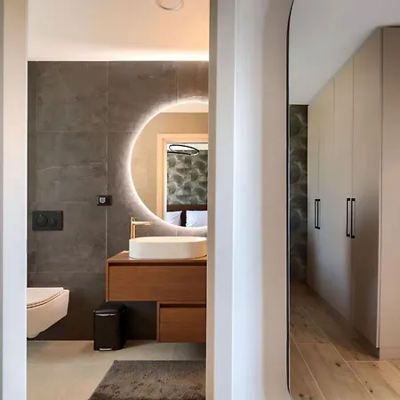 Modern Blagdan With Pool In Porec *