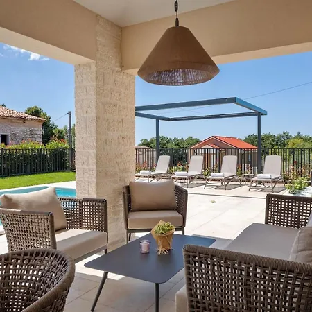 Modern Blagdan With Pool In Porec Нова-Вас