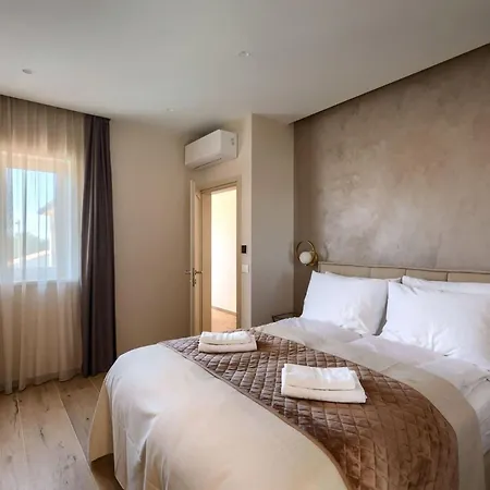 Villa Modern Blagdan With Pool In Porec *