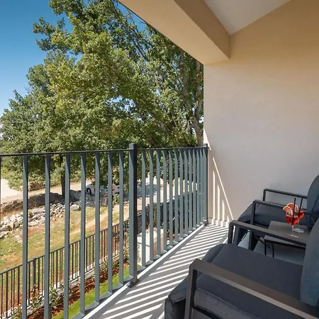 Modern Blagdan With Pool In Porec Nova Vas (Porec)