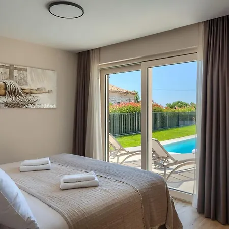 Modern Blagdan With Pool In Porec * Nova Vas (Porec)
