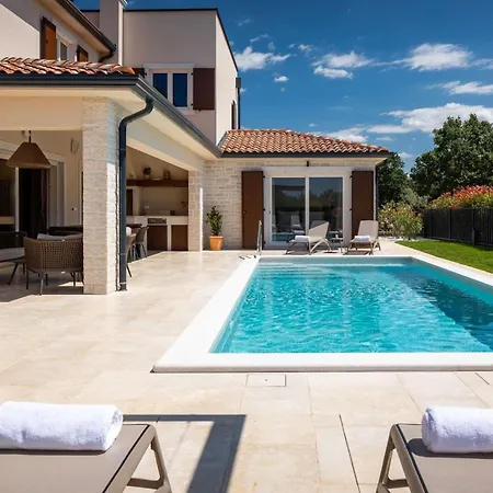 Modern Blagdan With Pool In Porec Villa *