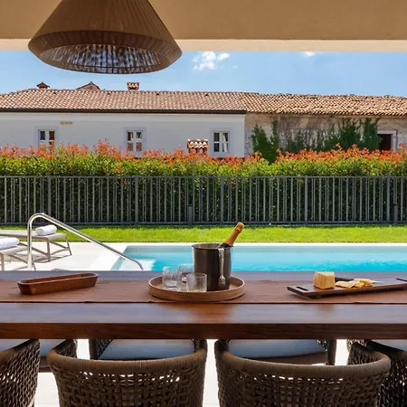 Modern Blagdan With Pool In Porec Villa
